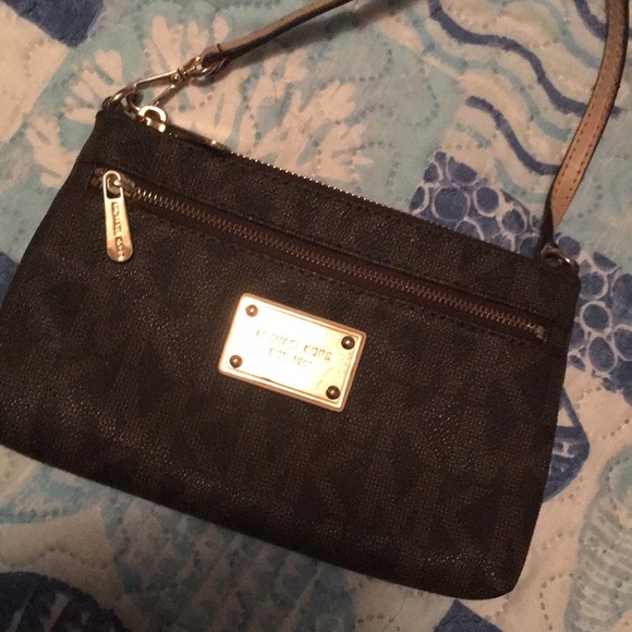 A Michael Kors purse - Picture 1 of 1